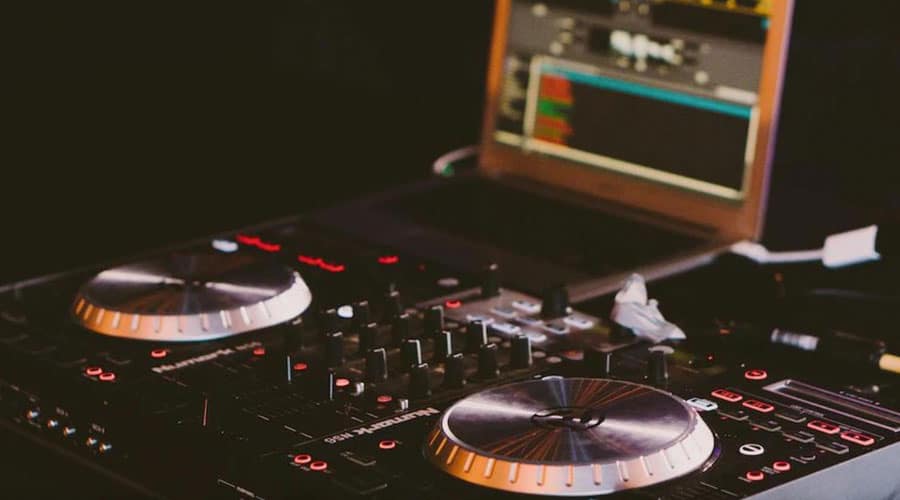 DJ Books for Beginners - Our Top 8 Recommendations